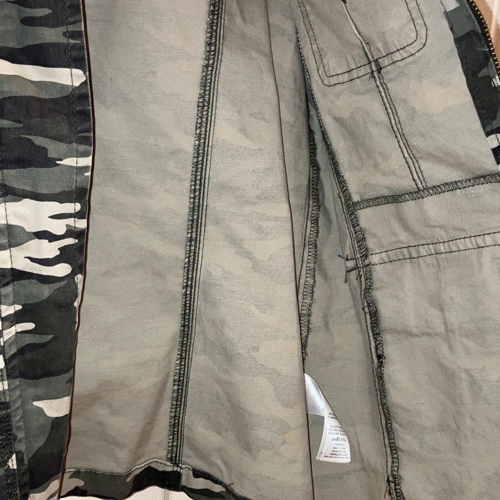 Kensie Camo Green Gray Black Utility Jacket Size L Military Cargo Style New - Picture 6 of 9